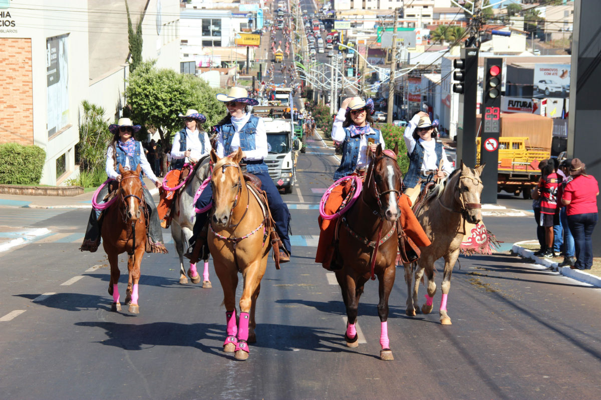 Comitiva Elas no Campo e GPB Rosa 1